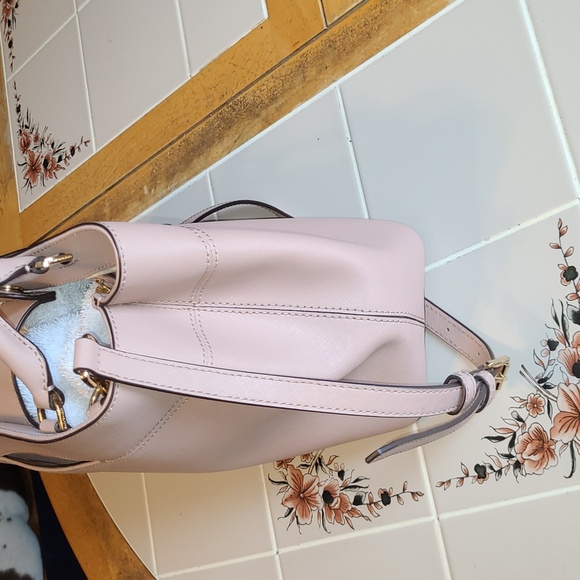 Michael Kors Large Blush Color Satchel.  Pre-loved. - Picture 5 of 16